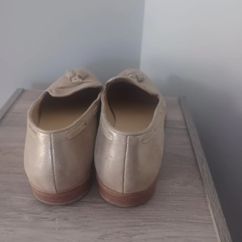 TALBOTS Tassel loafers metallic suede sz 9